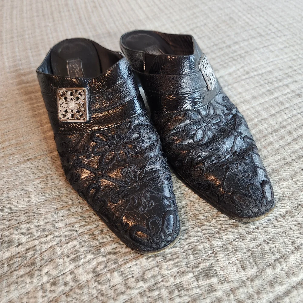 Brighton Black Leather Mules Size 6.5  Heeled Embroidered Buckle Square Toe - Picture 3 of 13